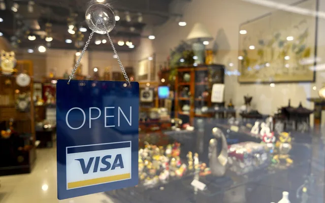 open sign, visa sign, open, store, sign, visa, credit card, business, shop, open for business, brown business, brown shopping, brown shop, brown company, open sign, store, visa, visa, visa, visa, visa, credit card, credit card. Kortinlösen och betalningsavgifter: vad företag betalar för