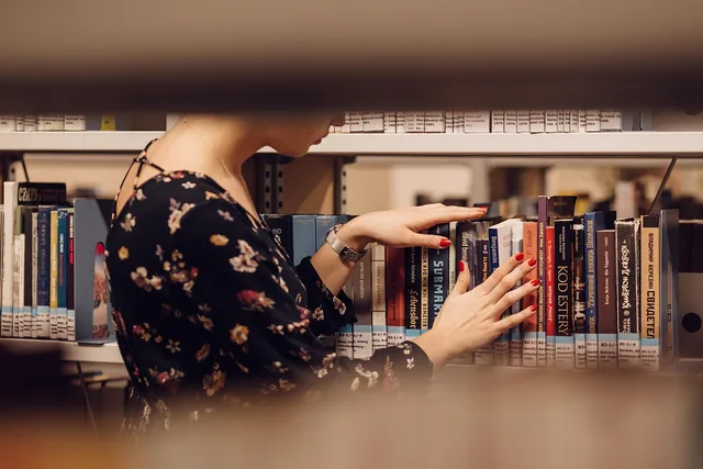 people, academic, book, books, bookshelf, bookshelves, college, education, female, fiction, girl, hands, indoors, brown book, brown books, brown education, academic, academic, academic, academic, academic, bookshelf, bookshelf, college, college, college, education. Så sätter du upp urvalskriterier för en jämförelse